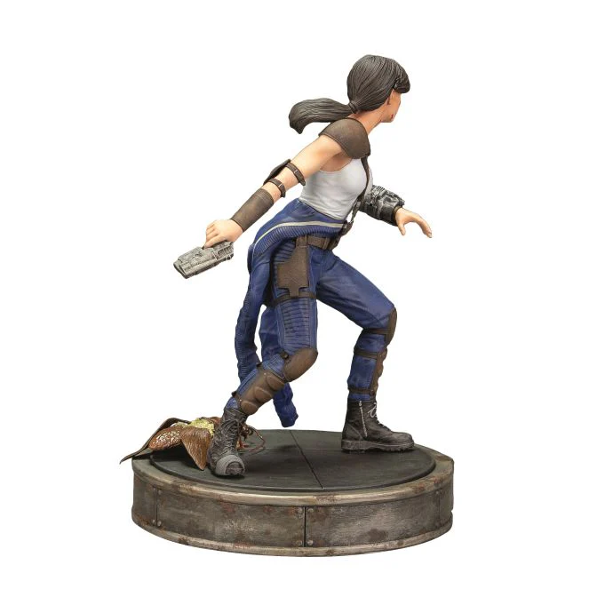 Fallout - Lucy - Statue - Image 3