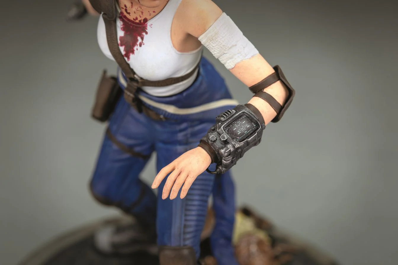 Fallout - Lucy - Statue - Image 5