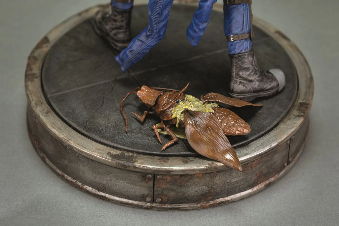 Fallout - Lucy - Statue - Image 6