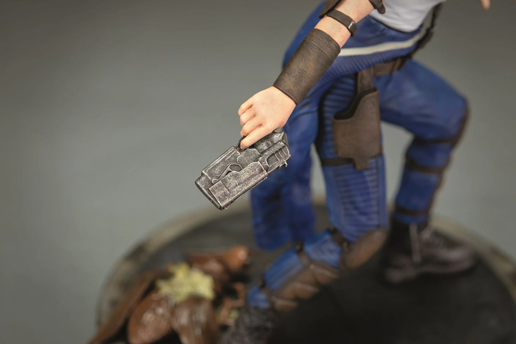 Fallout - Lucy - Statue - Image 8